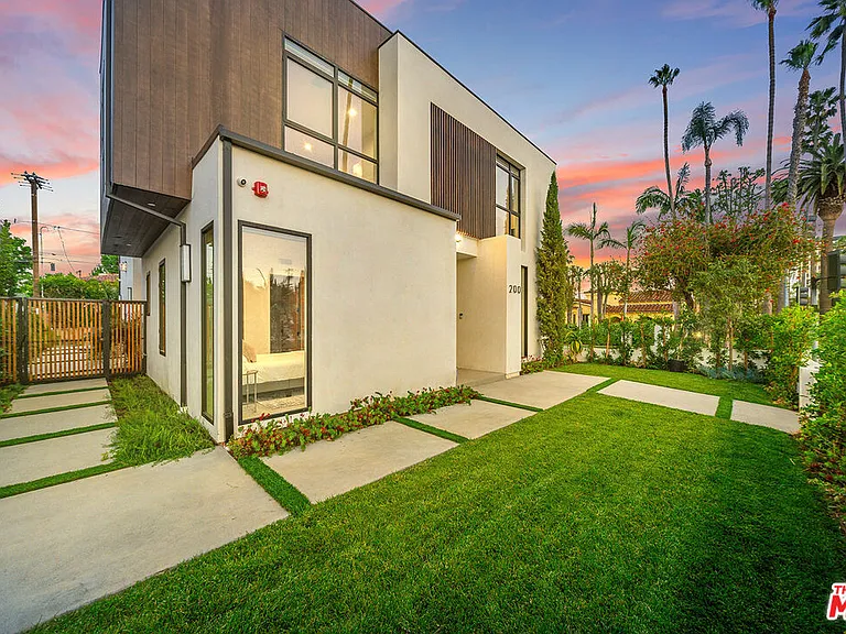 200 N Doheny Dr — Photo 5