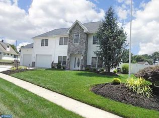 18 Cobalt Ridge Dr N, Levittown, PA 19057
