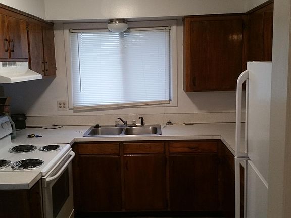 3rd image of 2004 Sierra St