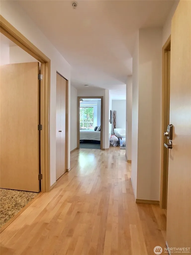 Building Photo - 424 N 85th St #202