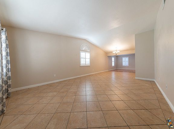 4th image of 2490 W Orange Ave