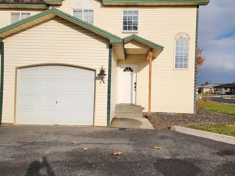 1416 S Skyline Dr — Photo 2