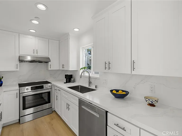 1045 Gaviota Dr #B — Photo 12