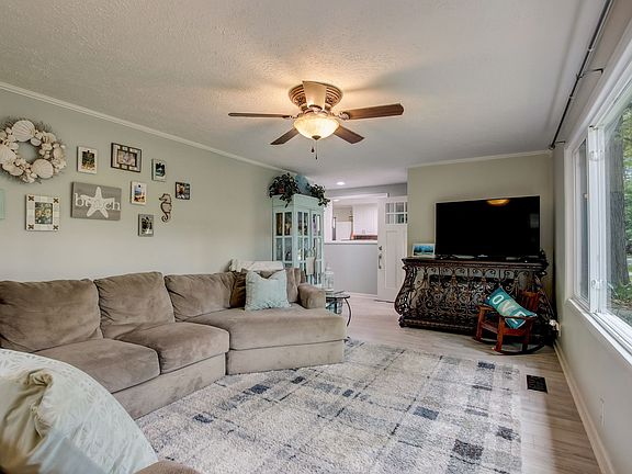 5th image of 624 E Timberbrook Est