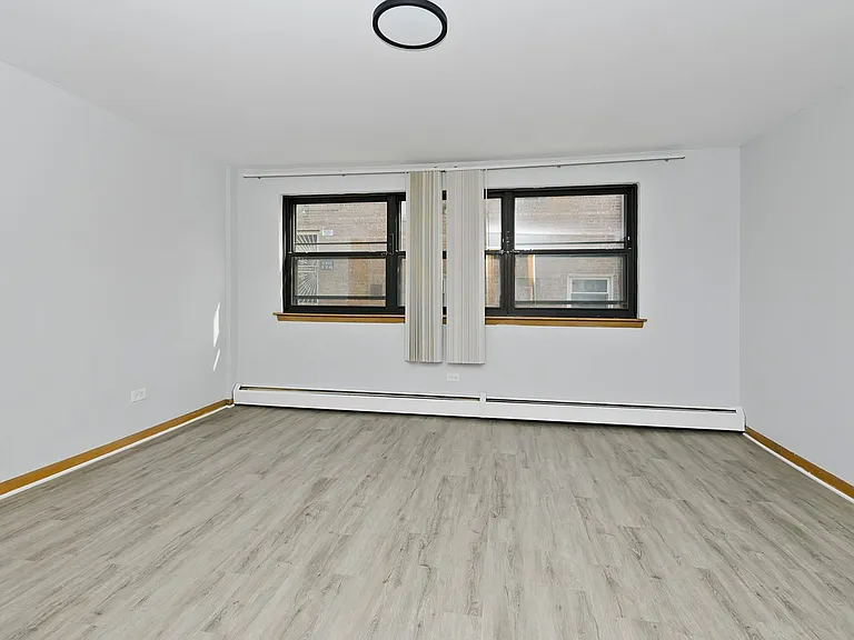 1528 W 99th St — Photo 5