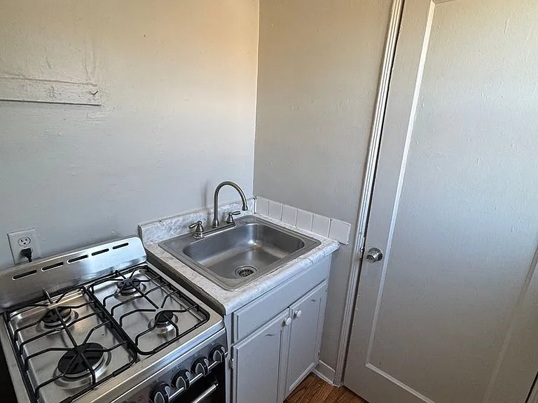 1338-1346 Crenshaw Blvd — Photo 5
