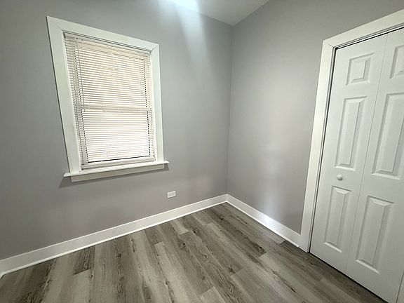 5th image of 3575 W Dickens Ave APT 1R