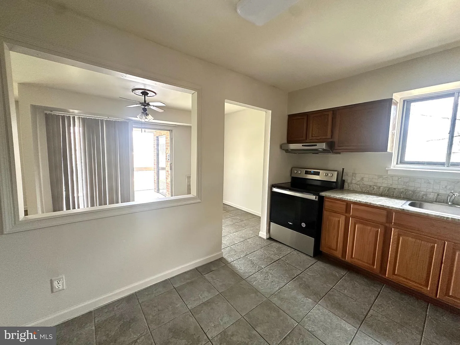 2 bed, 1190 sqft, $2,100 — Photo 3