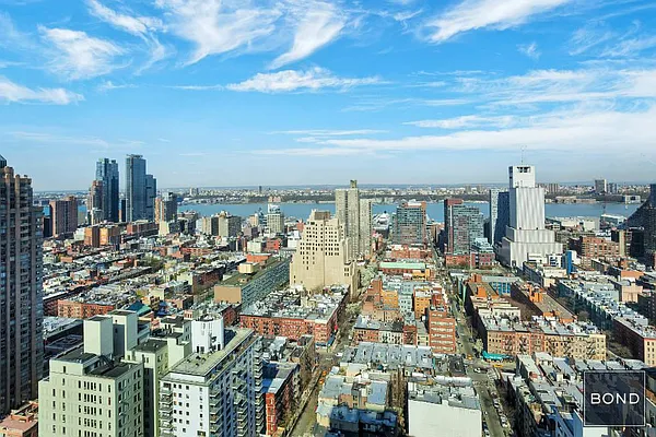 Sold by Bond New York | media 9