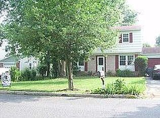 1009 Lake Ln, Pennsburg, PA 18073