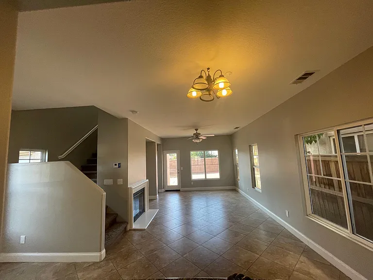 1251 Castledale St — Photo 4
