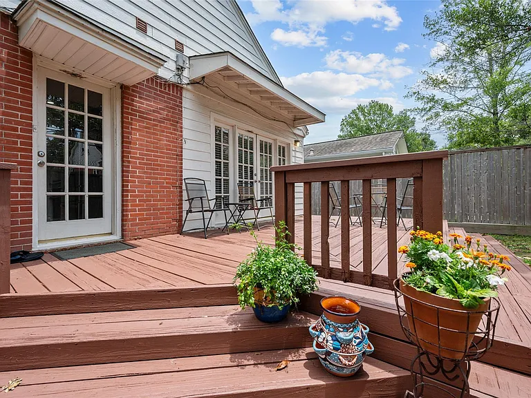 2311 Addison Rd — Photo 37