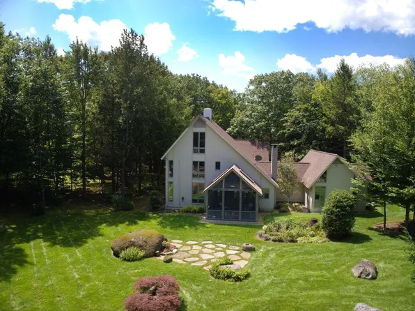 27 Lee Farm Road, Hancock, NH 03449