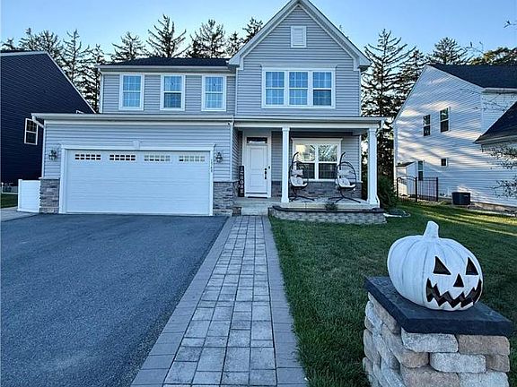 5th image of 1348 Woodmont Ln