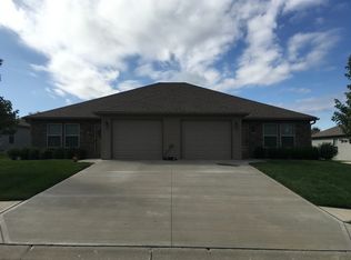 138 SW Rose Garden Ln, Lees Summit, MO 64064