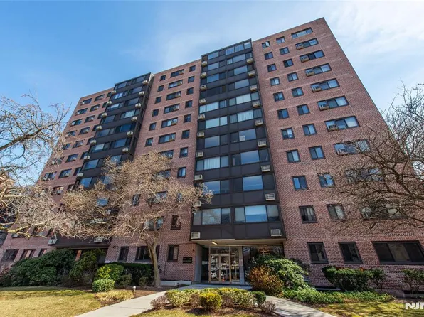 90 Prospect Ave APT 8D, Hackensack, NJ 07601