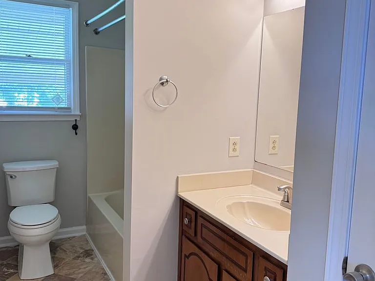 438 Kelsey Dr — Photo 14