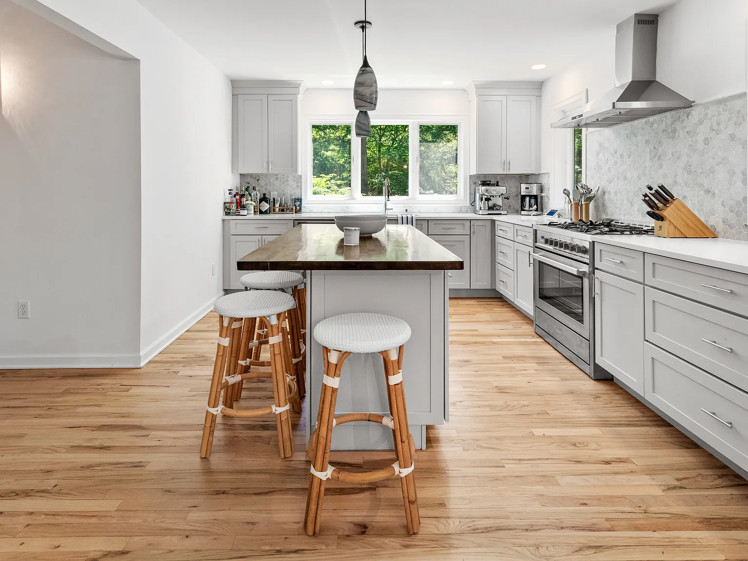 Renovated Southampton Home! — Photo 3