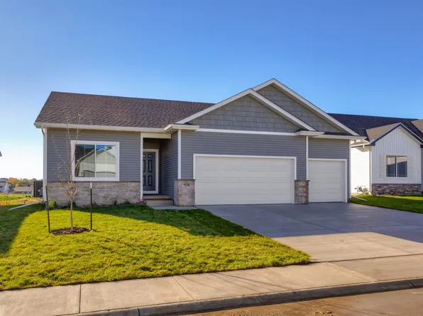 9376 Modena Ln, West Des Moines, IA 50266