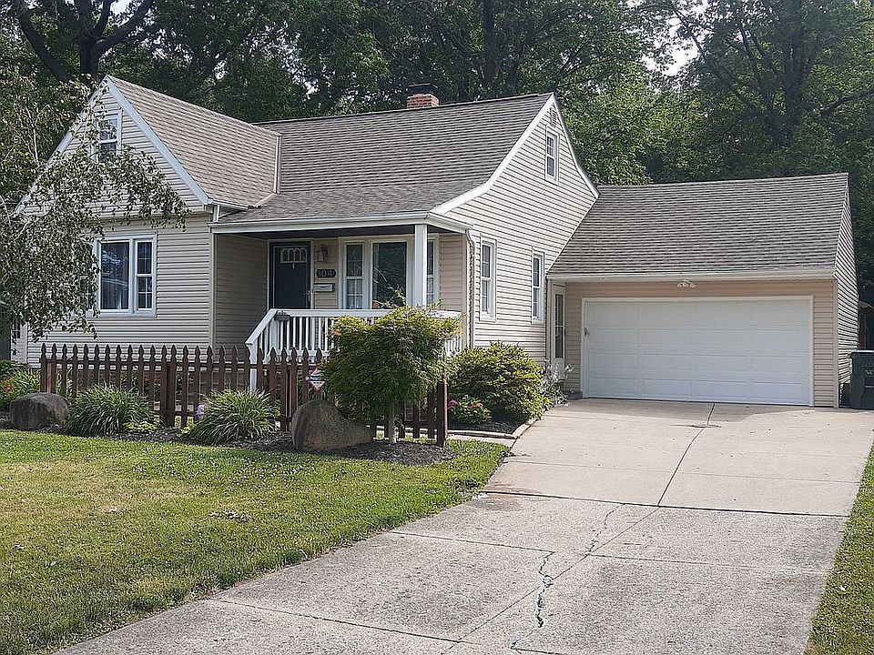 1st image of 304 E 293rd St