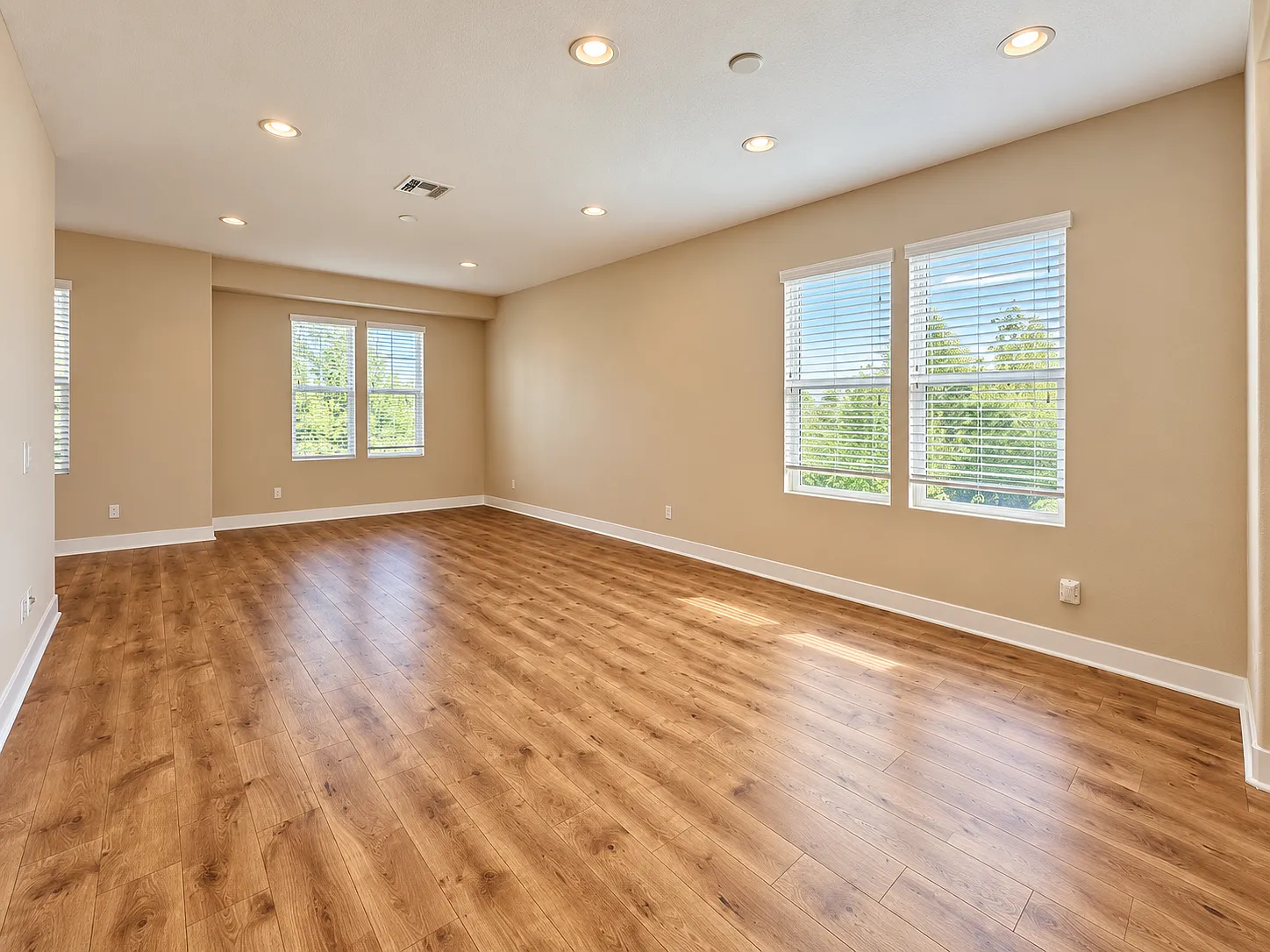 4 bed, 3.5 bath, 2405 sqft, $4,750 — Photo 4
