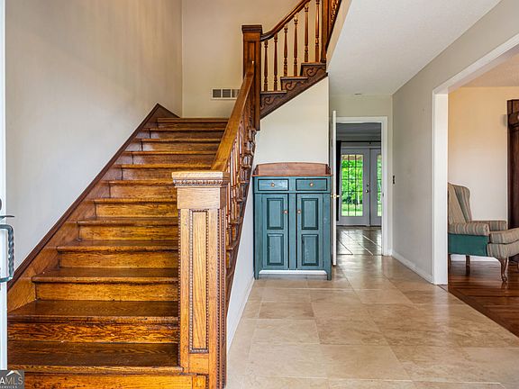5th image of 451 Toms Creek Rd