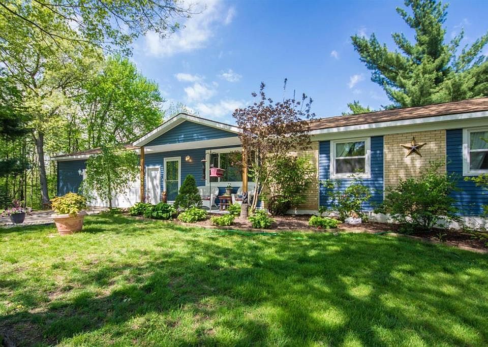 1st image of 333 Brookgate Ct NW