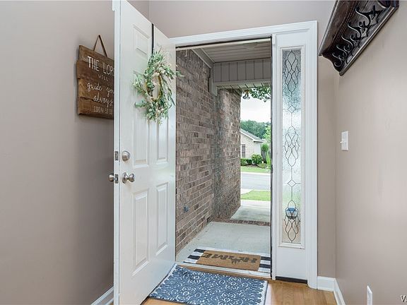 3rd image of 4154 Macon Cir
