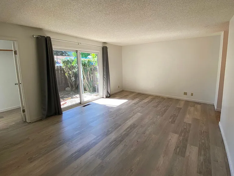 507 Walnut Ct — Photo 8