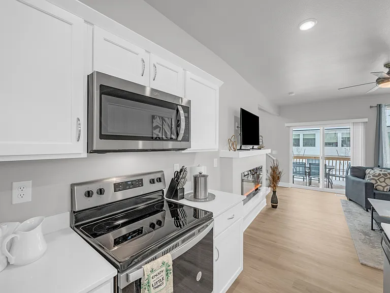 690 SE Drumlin Dr — Photo 7
