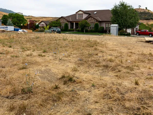 220 Wil Way, Winston, OR 97496