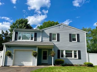 15 Heather Rd, Hamden, CT 06518