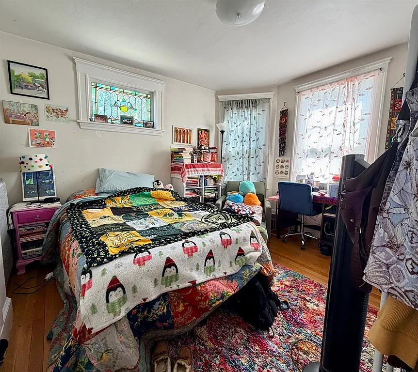 4 bed, 9999 sqft, $3,900 — Photo 1