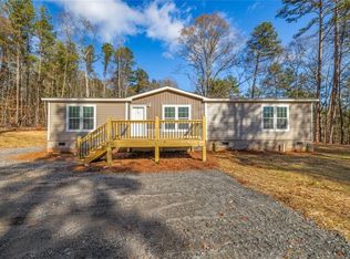 101 Waters Edge Dr, Martin, GA 30557