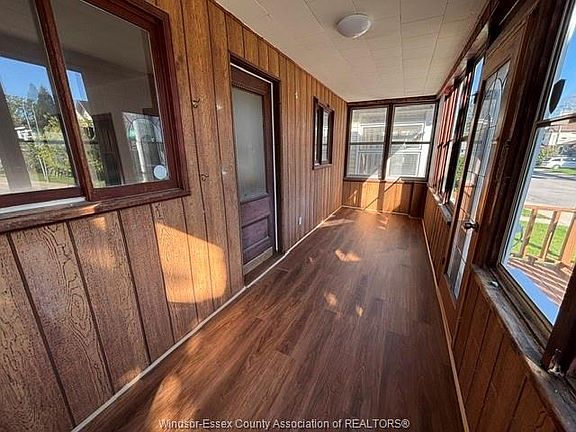 5th image of 410 Caroline St