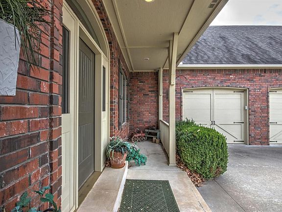 2nd image of 1052 N Coleman Dr