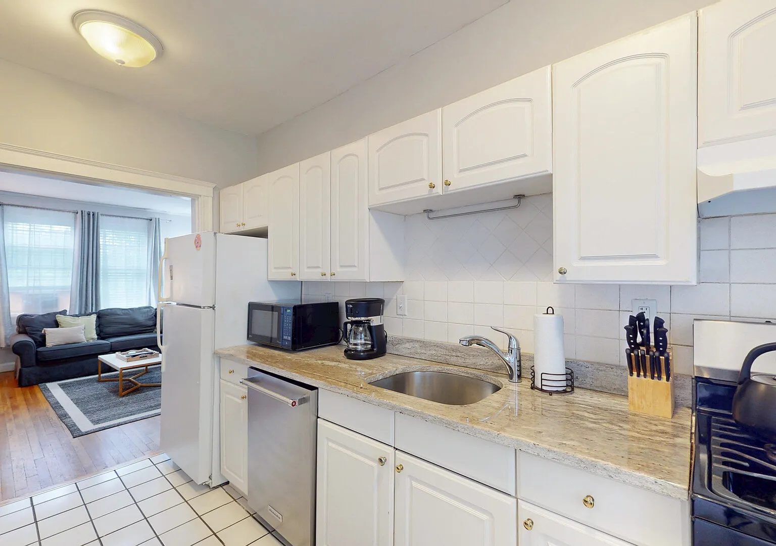 KEN1693 Sunny Brookline Furnished 2-Bed in Longwood Medical Area — Photo 4