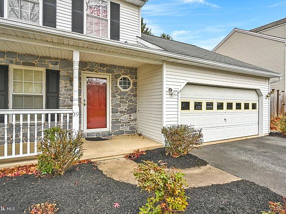 3rd image of 39 Manor Oaks Dr
