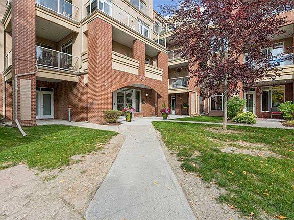 2nd image of 14 S Hemlock Cres SW #8202