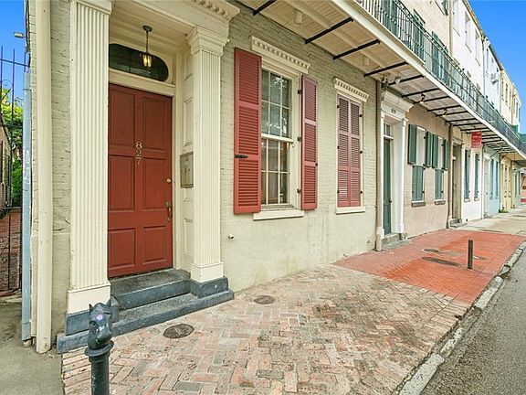 2nd image of 827 Burgundy St APT E