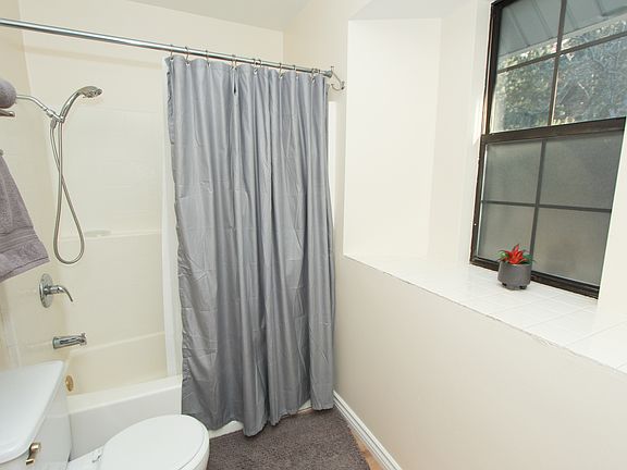 3rd image of 345 Lookout Dr #1A