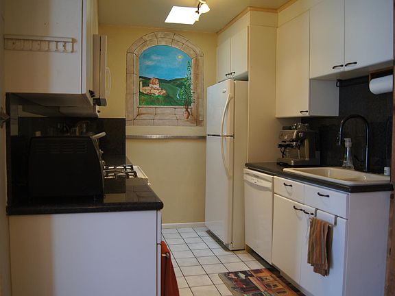 4th image of 828 21st St Unit 6