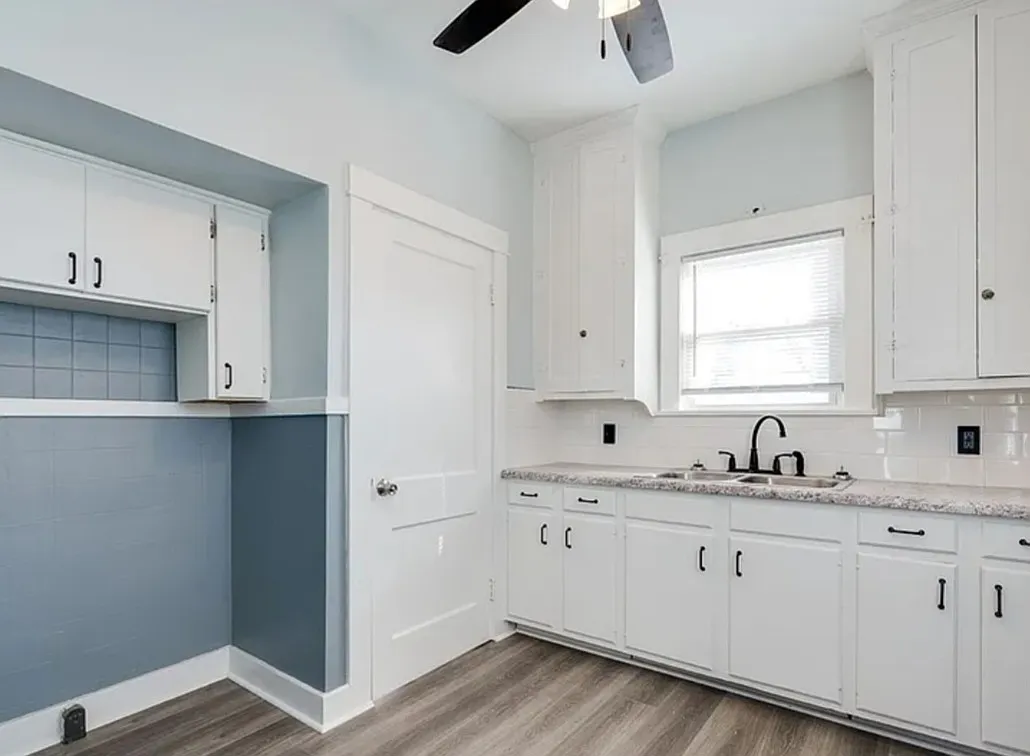 416 Geneva Rd — Photo 2