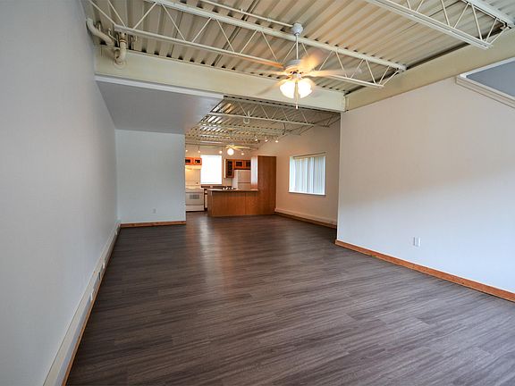3rd image of 1051 N Molly Ct