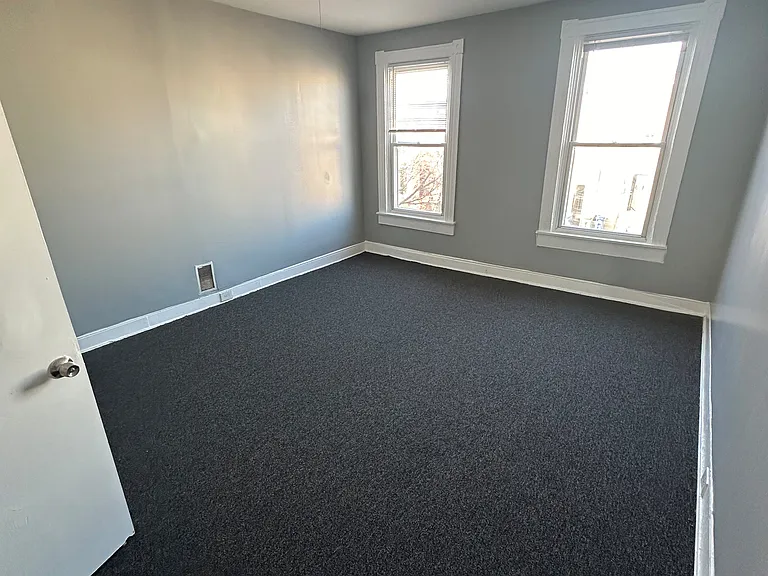 419 N Patterson Park Ave — Photo 9