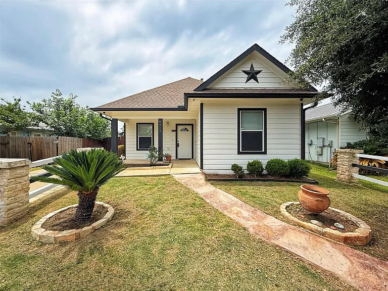 6915 Villita Avenida St — Photo 2