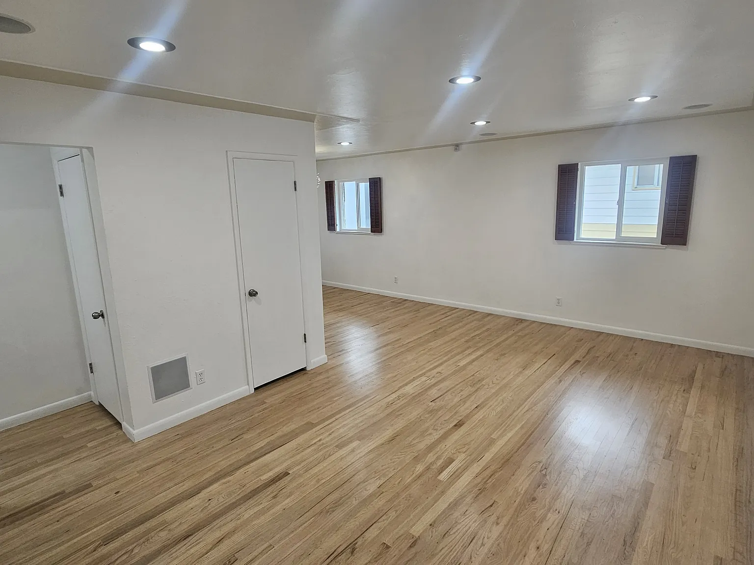 3 bed, 2300 sqft, $3,200 — Photo 1