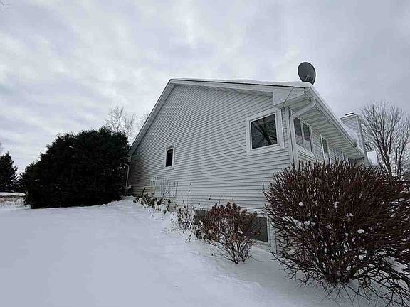 3rd image of 220 Glen Abbey Dr