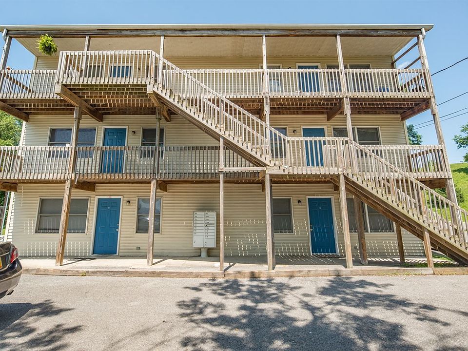 1st image of 2858 University Ave APT 3