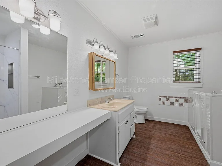 1008 W Morgan St — Photo 13
